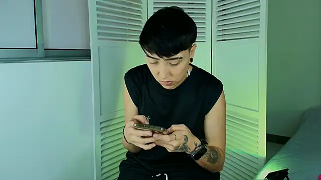 Snapshot of Eryx_Eriscor chatting on November 11, 2:12 pm Eryx Eriscor online show from November 11, 2:12 pm