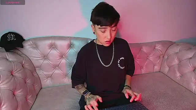 Snapshot of Eryx_Eriscor chatting on September 26, 2:35 pm Eryx Eriscor online show from September 26, 2:35 pm