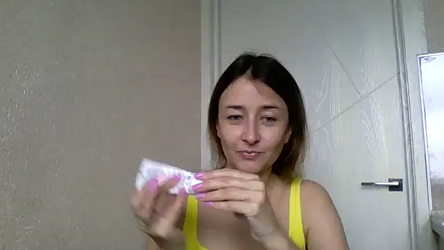 Snapshot of Avenique chatting on October 6, 11:22 am Avenique online show from October 6, 11:22 am