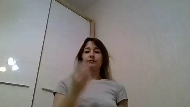 Snapshot of Avenique chatting on October 8, 3:57 pm Avenique online show from October 8, 3:57 pm