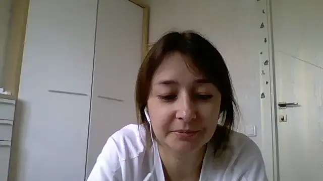 Snapshot of Avenique chatting on October 11, 11:44 am Avenique online show from October 11, 11:44 am