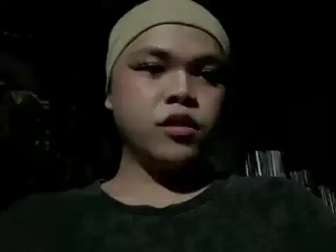 Snapshot of Sassy_lenarxx chatting on April 2, 7:42 pm Sassy lenarxx online show from April 2, 7:42 pm