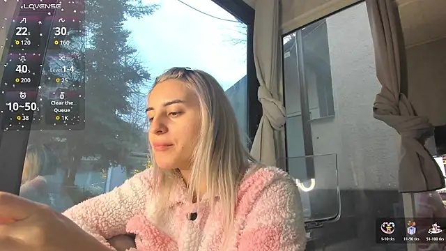 Snapshot of Ella_Vee chatting on February 9, 6:22 am Ella Vee online show from February 9, 6:22 am