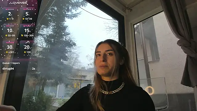 Snapshot of Ella_Vee chatting on December 21, 7:10 am Ella Vee online show from December 21, 7:10 am