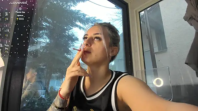 Snapshot of Ella_Vee chatting on February 28, 6:02 am Ella Vee online show from February 28, 6:02 am