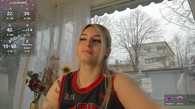 Ella Vee online show from March 23, 5:29 am