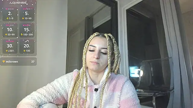 Ella Vee online show from October 29, 3:49 am