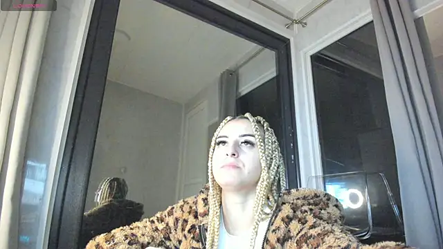 Ella Vee online show from October 26, 4:02 am