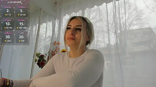 Ella Vee online show from March 15, 5:58 am