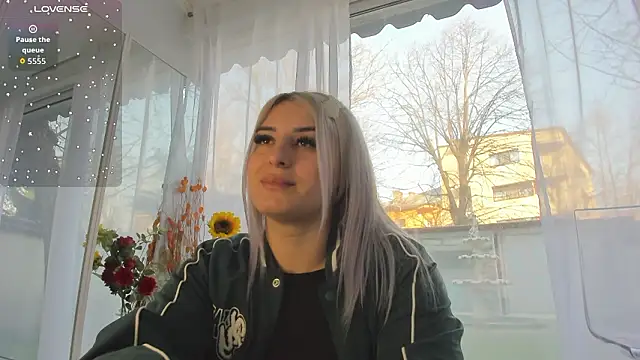 Ella Vee online show from March 17, 5:54 am