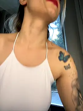 Ella Vee online show from September 16, 4:46 am