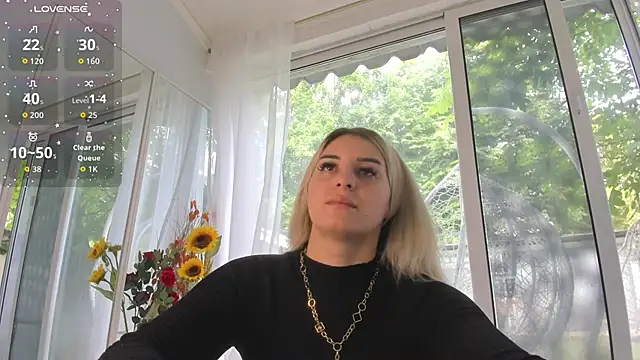 Ella Vee online show from June 2, 6:13 am