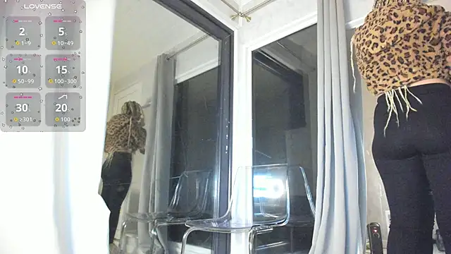 Ella Vee online show from October 21, 2:44 am