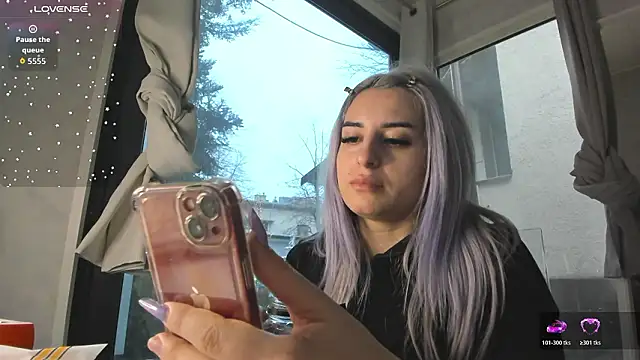 Snapshot of Ella_Vee chatting on February 15, 6:25 am Ella Vee online show from February 15, 6:25 am