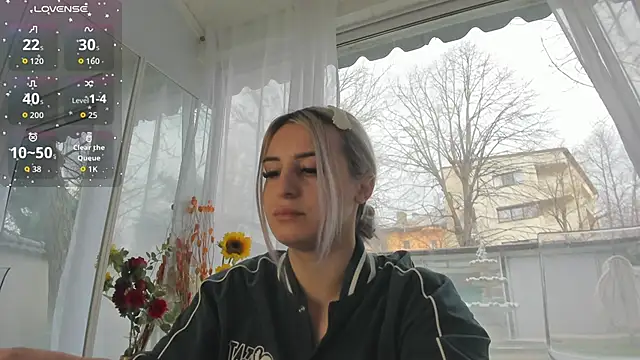 Ella Vee online show from March 20, 6:14 am