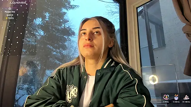 Snapshot of Ella_Vee chatting on February 2, 5:39 am Ella Vee online show from February 2, 5:39 am