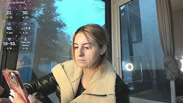 Ella Vee online show from November 23, 6:01 am