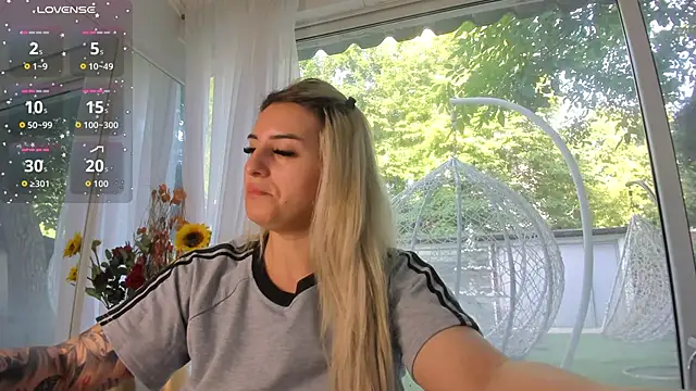 Ella Vee online show from June 15, 4:34 am