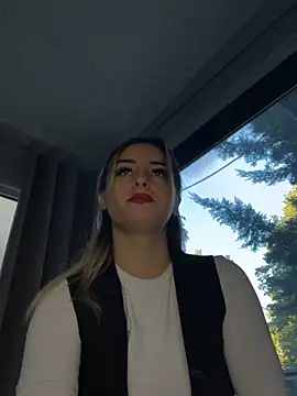 Ella Vee online show from September 18, 4:48 am