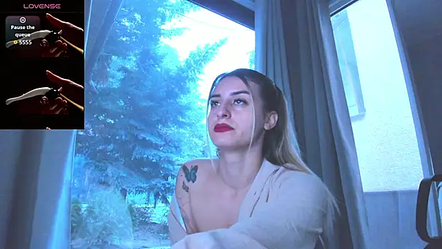 Ella Vee online show from September 12, 4:56 am