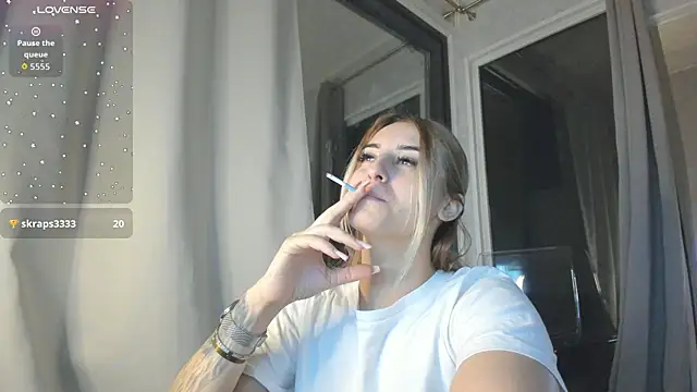 Ella Vee online show from November 11, 3:45 am