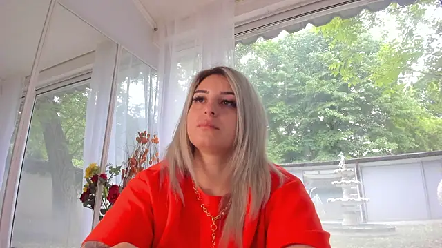 Ella Vee online show from May 9, 5:44 am