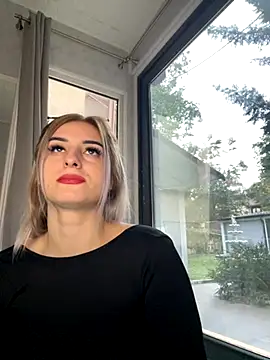 Ella Vee online show from September 27, 4:51 am