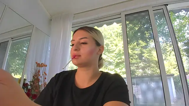 Ella Vee online show from July 17, 6:32 am