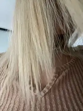 Ella Vee online show from November 10, 8:41 am