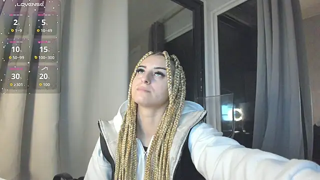 Ella Vee online show from October 25, 3:06 am