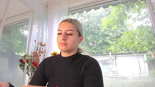 Ella Vee online show from May 22, 5:38 am