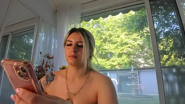 Ella Vee online show from May 24, 5:18 am