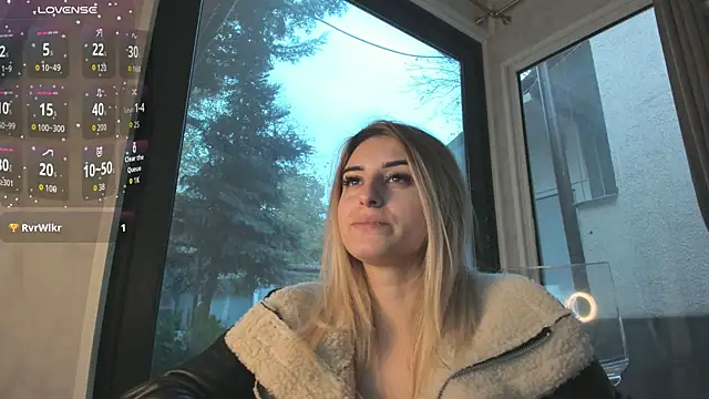 Ella Vee online show from November 16, 6:07 am