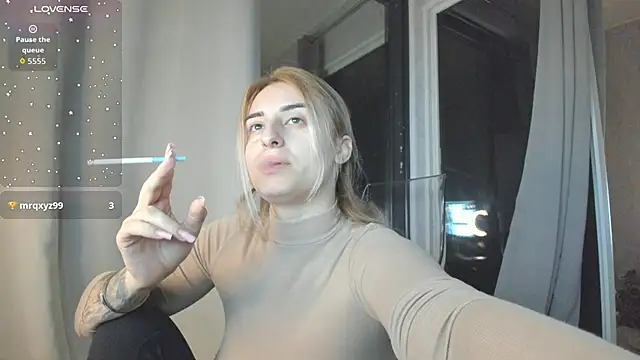 Ella Vee online show from October 17, 2:48 am