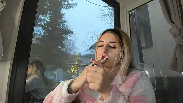 Snapshot of Ella_Vee chatting on January 6, 6:06 am Ella Vee online show from January 6, 6:06 am