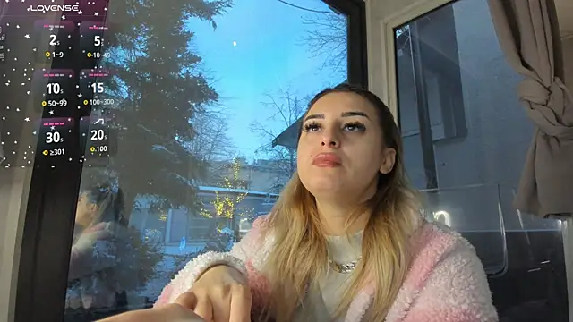 Snapshot of Ella_Vee chatting on January 9, 5:47 am Ella Vee online show from January 9, 5:47 am