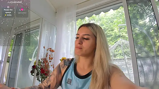 Ella Vee online show from June 1, 6:02 am