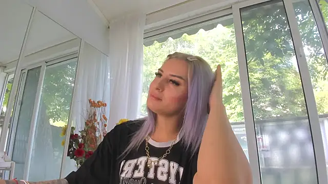 Ella Vee online show from July 21, 6:04 am