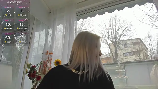 Ella Vee online show from March 22, 7:43 am