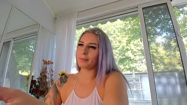 Ella Vee online show from July 19, 7:06 am