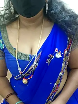 luci-queen online show from August 2, 5:10 pm