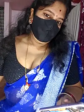 luci-queen online show from April 18, 3:09 am