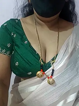 luci-queen online show from May 18, 7:24 am