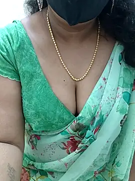 luci-queen online show from July 1, 4:51 pm