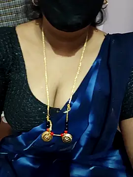 luci-queen online show from April 22, 5:58 am