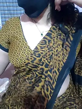 luci-queen online show from April 23, 6:31 am