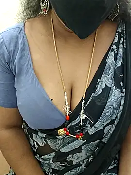 luci-queen online show from August 4, 6:51 am