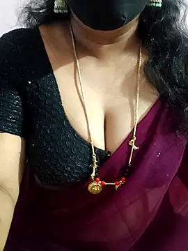 luci-queen online show from May 23, 7:35 pm