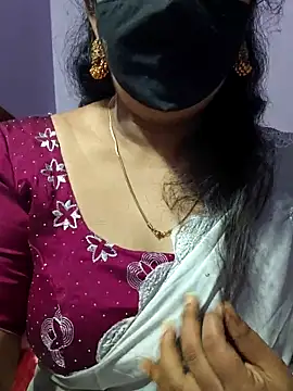 luci-queen online show from September 26, 6:09 am