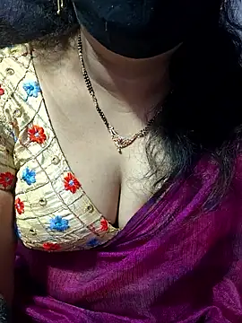 luci-queen online show from December 22, 2:44 am